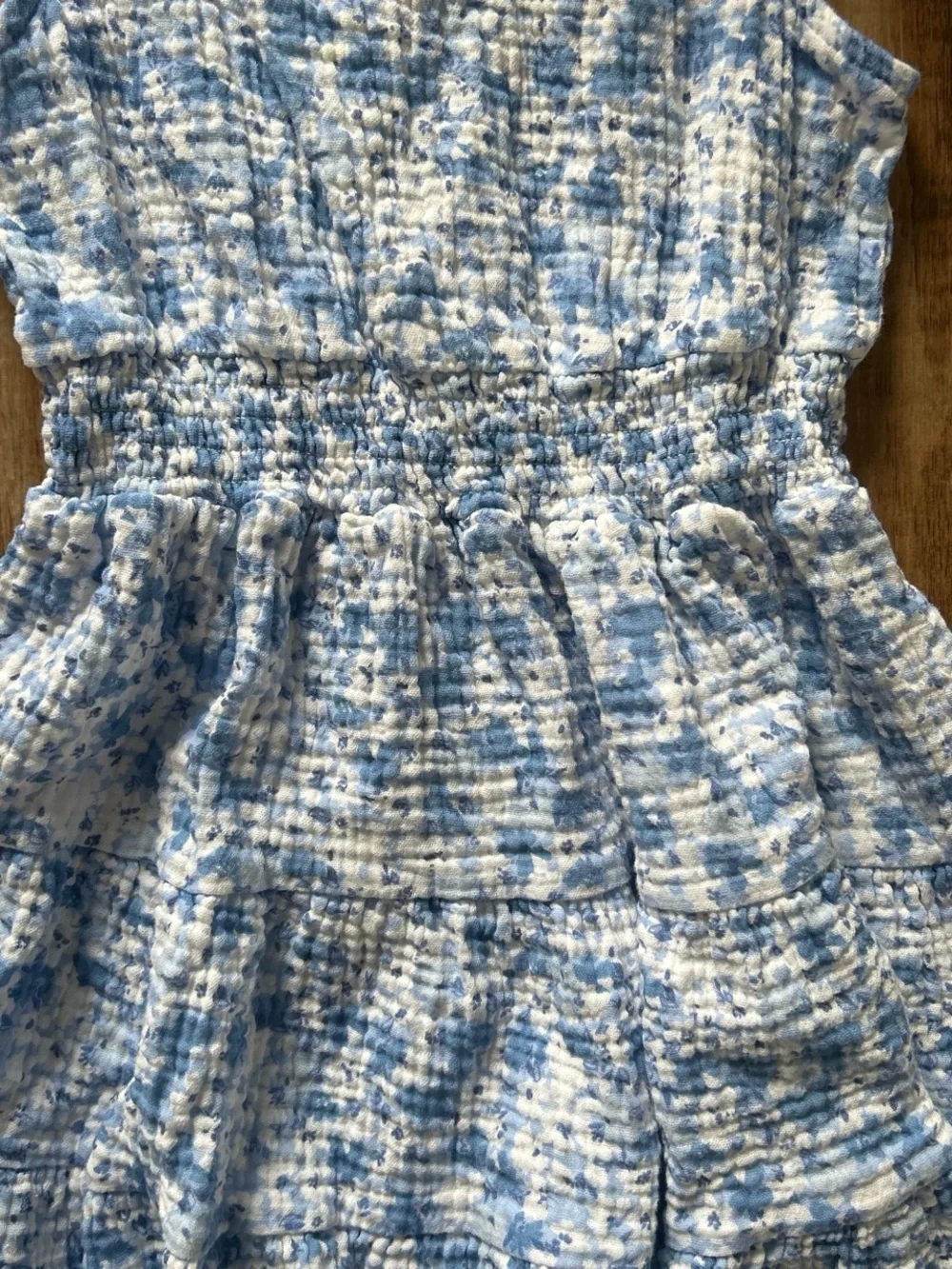 Bearpaw girls blue and white floral seersucker dress with ruffle hem size 5/6